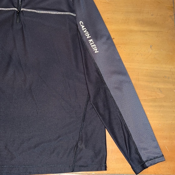 Mens Calvin Klein performance quarter-zip (size large & regular fit) - Picture 3 of 4